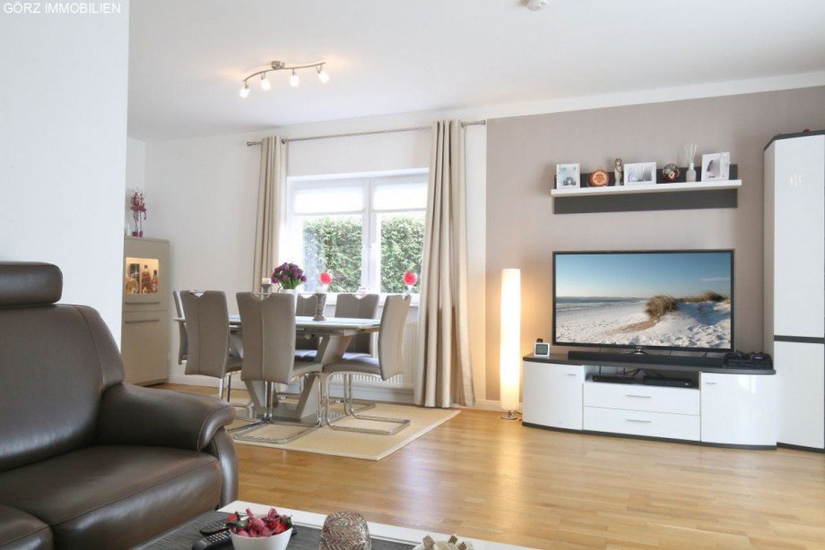 Lichtdurchflutetes Wohnzimmer Doppelhaush�lfte Norderstedt