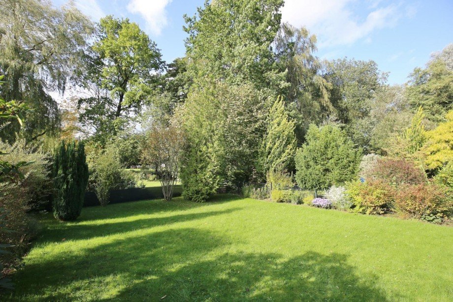 sehr gr�ner Garten Doppelhaush�lfte Pinneberg