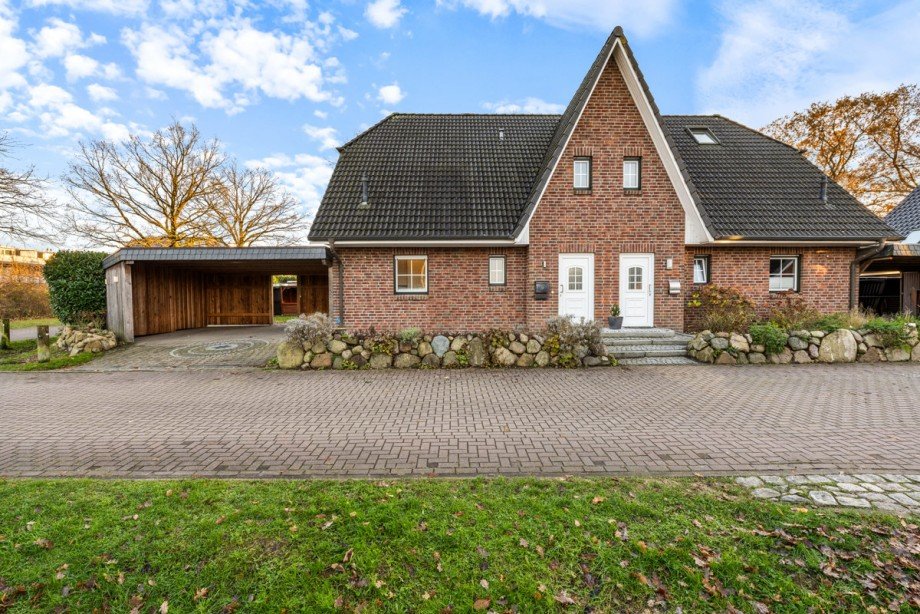 Hausansicht vorne Doppelhaush�lfte Kisdorf