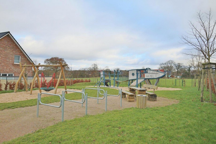 Spielplatz direkt vor der T�r! Doppelhaush�lfte Kisdorf