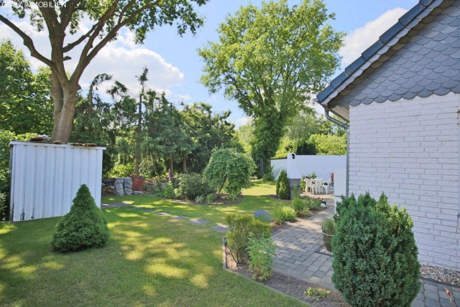 gepflegter Garten rund ums Haus Einfamilienhaus Kaltenkirchen