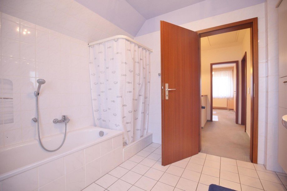 ... mit Badewanne und Dusche Reihenhaus Norderstedt