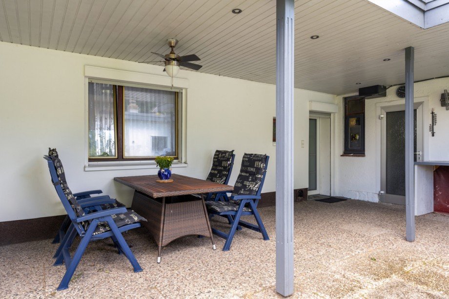 gro�z�gige �berdachte zweite Terrasse Einfamilienhaus Hamburg Horn