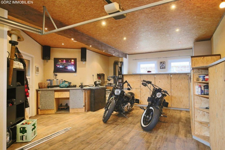 Garage/Partyraum mit tollen Einbauschr�nken Einfamilienhaus Moorrege