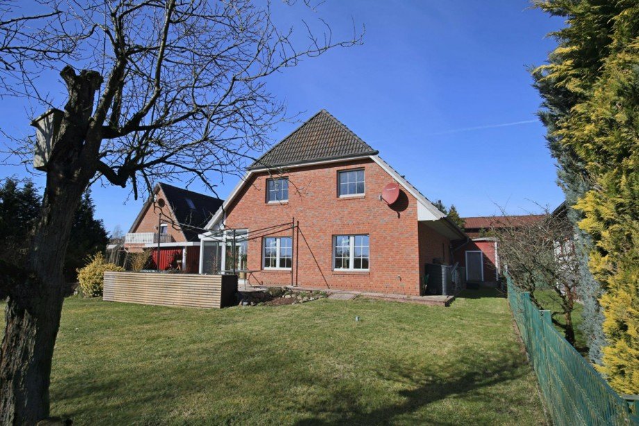 Gartenansicht Haus Einfamilienhaus Hartenholm