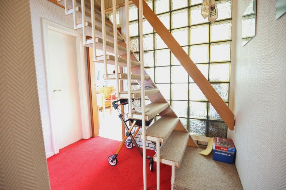 Treppe zum DG Reihenhaus Rellingen