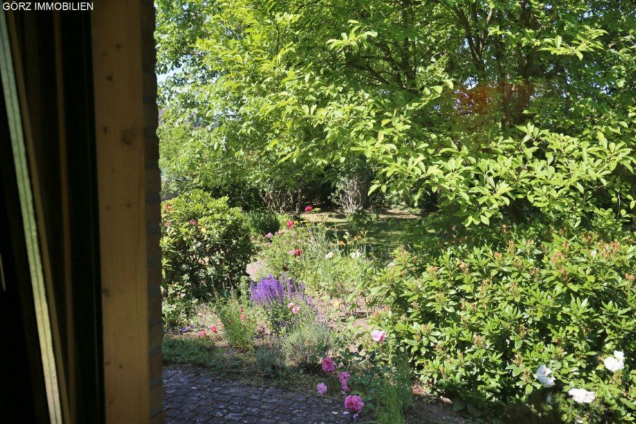 Blick aus dem K�chenfenster in den Garten Einfamilienhaus Henstedt-Ulzburg