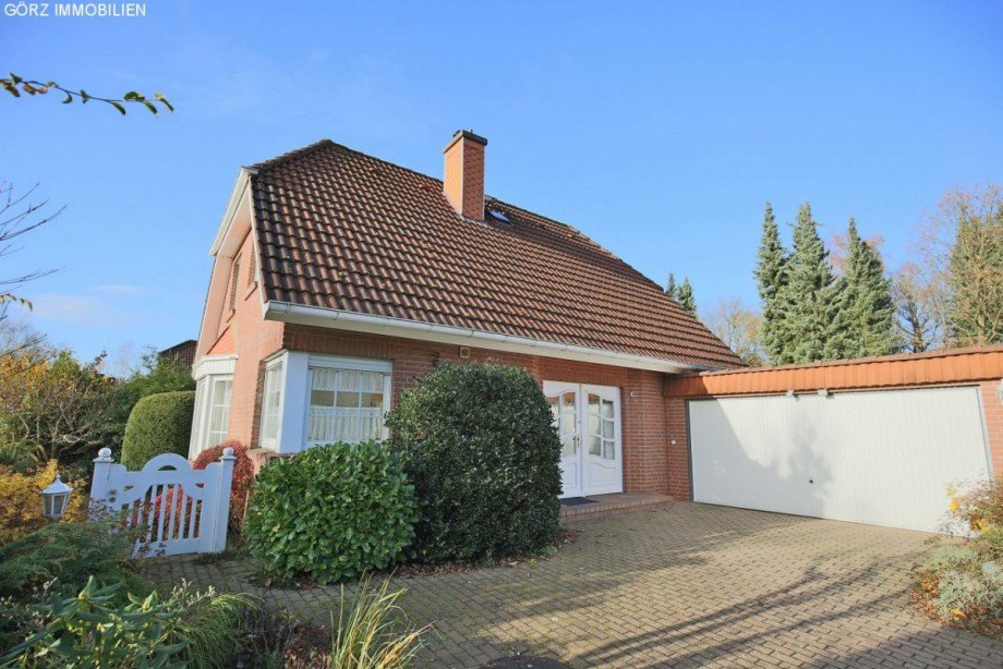 Auffahrt mit Doppelgarage Einfamilienhaus Norderstedt