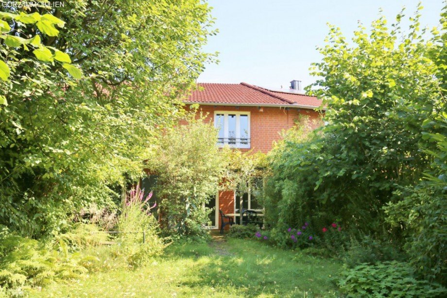 eingewachsener Garten Reihenhaus Norderstedt