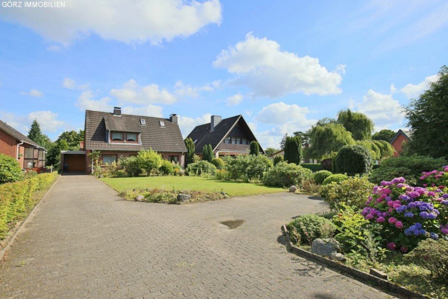 Auffahrt und Stellpl�tze Einfamilienhaus Norderstedt