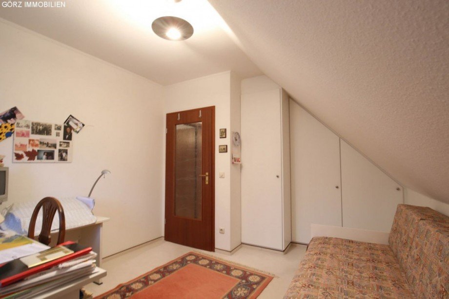 Kinderzimmer 1 mit Einbauschrank Einfamilienhaus Norderstedt