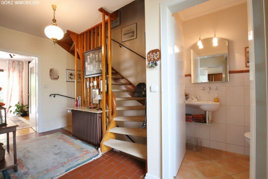 Holztreppe in das Obergeschoss Reihenmittelhaus Norderstedt