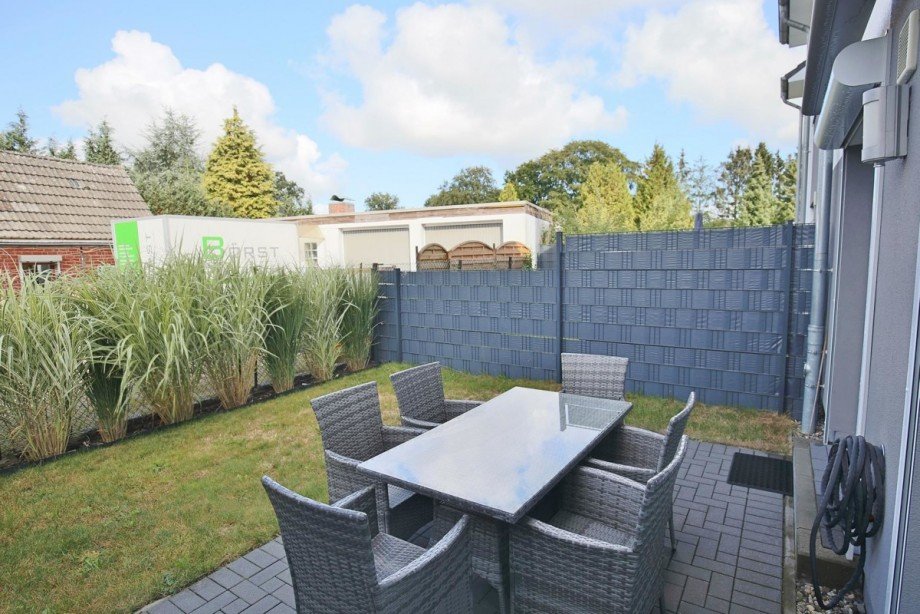 sch�n bepflanzt Reihenmittelhaus Norderstedt / Glash�tte