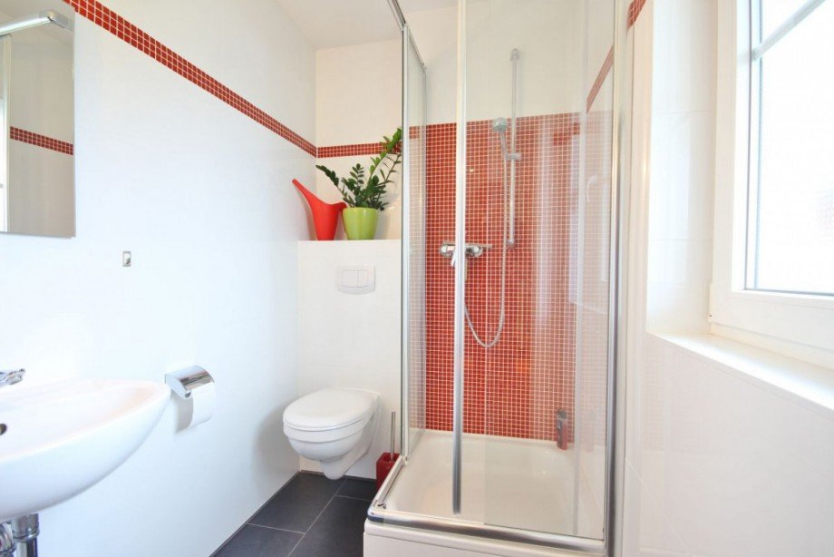 G�ste-WC mit Dusche EG Villa Quickborn