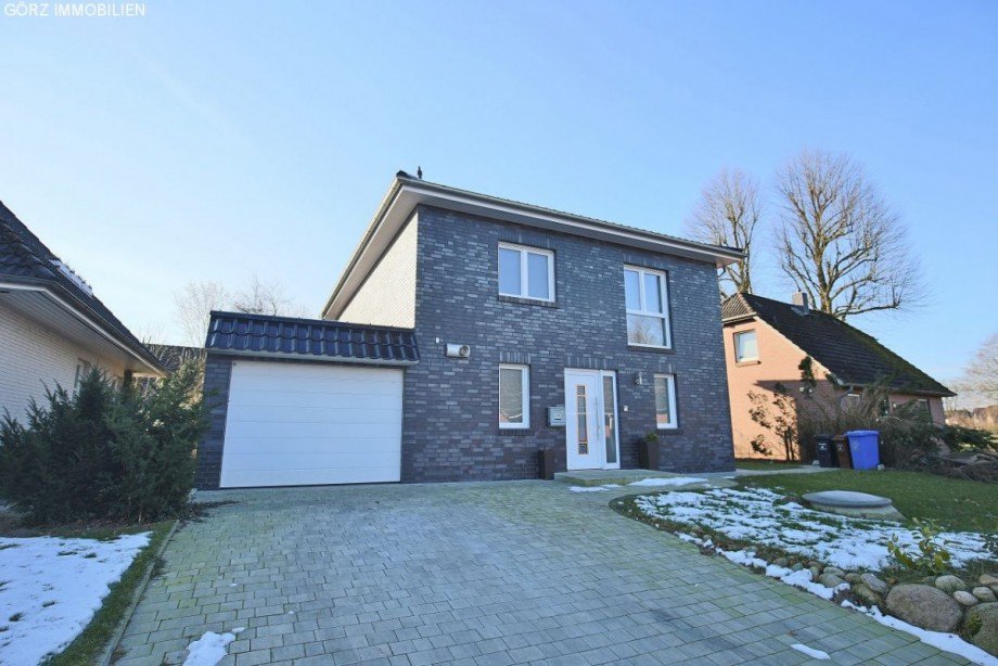 Auffahrt mit Garage Einfamilienhaus Itzstedt