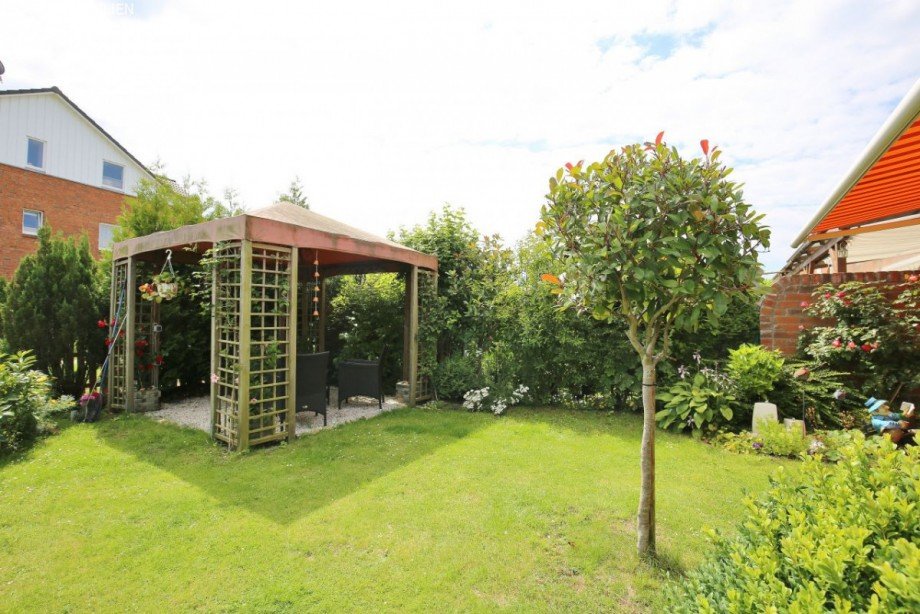 sch�ner Garten mit Pavillon Reihenendhaus Pinneberg