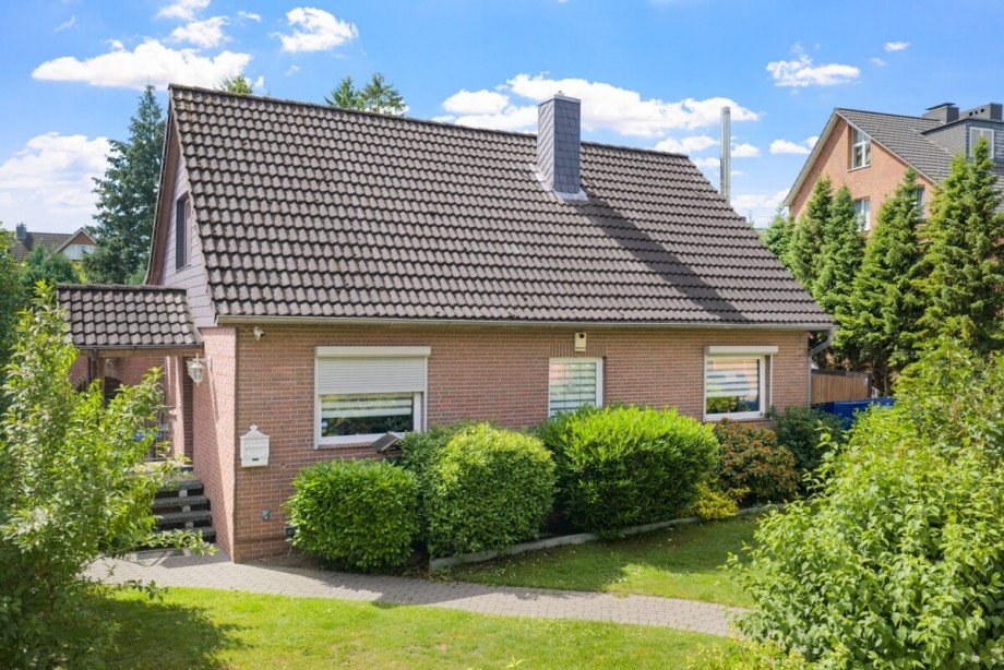 wei�e Au�enjalousien Einfamilienhaus Norderstedt