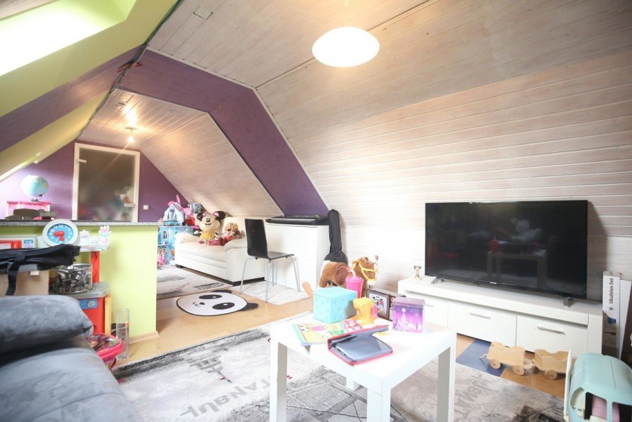 Kinderzimmer im Spitzboden Doppelhaush�lfte Quickborn