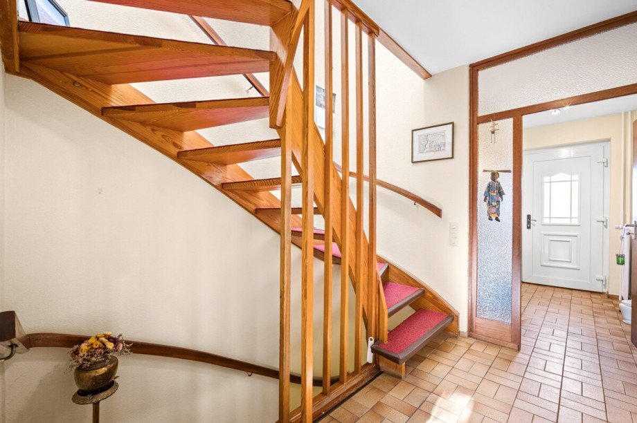 Flur/Holztreppe Reihenmittelhaus Norderstedt