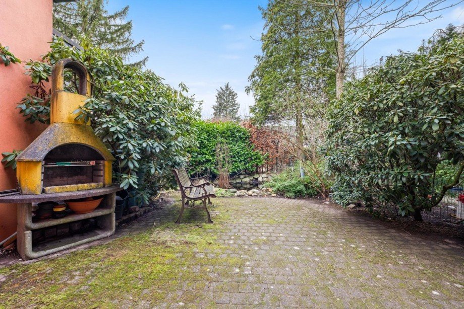 immergr�n eingewachsen Reihenmittelhaus Norderstedt