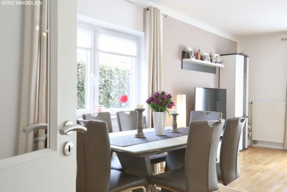 Modernisiertes Wohnzimmer Doppelhaush�lfte Norderstedt