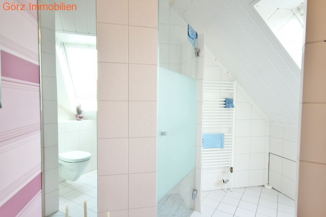 Gro�es Vollbad im OG Einfamilienhaus Sarlhusen