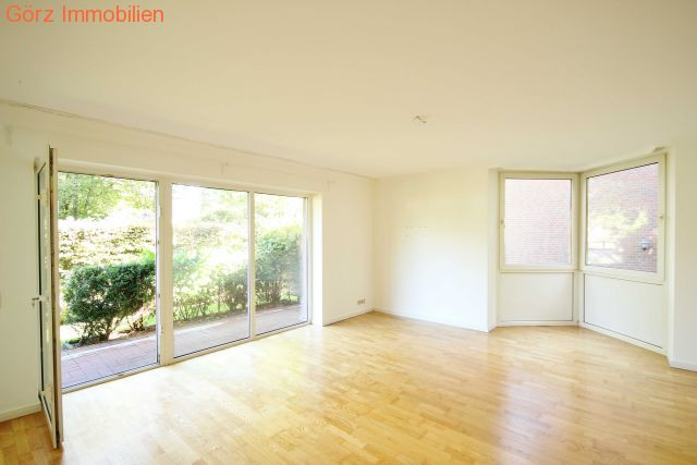 Das fast 30 m� gro�e Wohnzimmer mit Erker Terrassenwohnung Hamburg