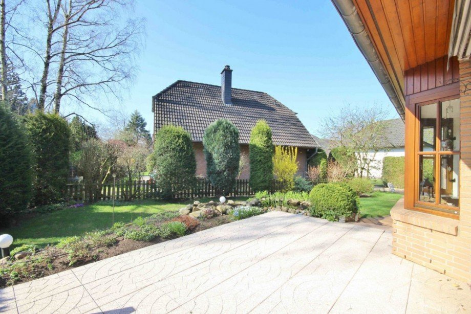 Blick in den gepflegten Garten Einfamilienhaus Norderstedt