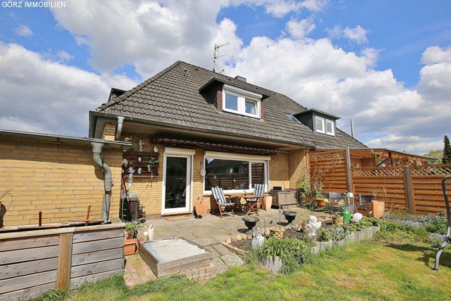 Terrasse, links: Hochbeet Doppelhaush�lfte Quickborn-Heide