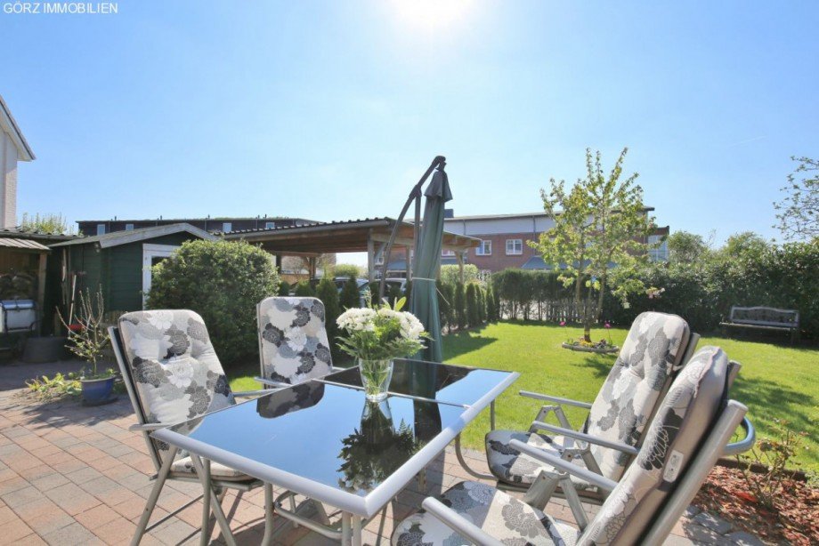 Terrasse, Gartenhaus, Carport Doppelhaush�lfte Quickborn