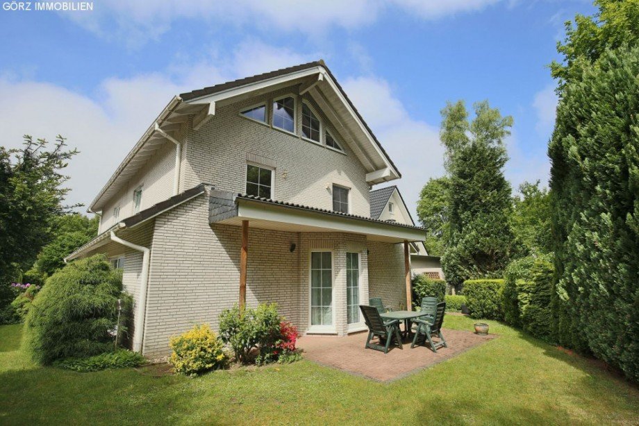 Blick vom Garten Doppelhaush�lfte Norderstedt