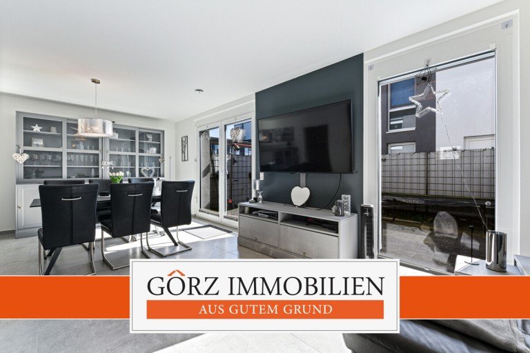  Nahe Reihenmittelhaus Neuwertiges modernes Townhouse in KFW 40 Standard A+ mit h�bscher Terrasse und 2 Stellpl�tzen