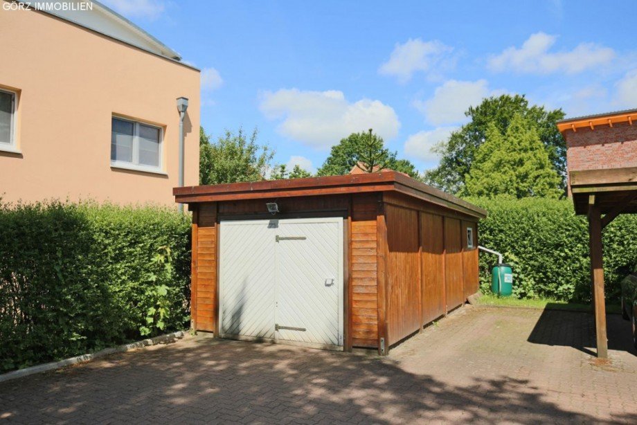 Garage mit elektrischem Tor Maisonettewohnung Norderstedt