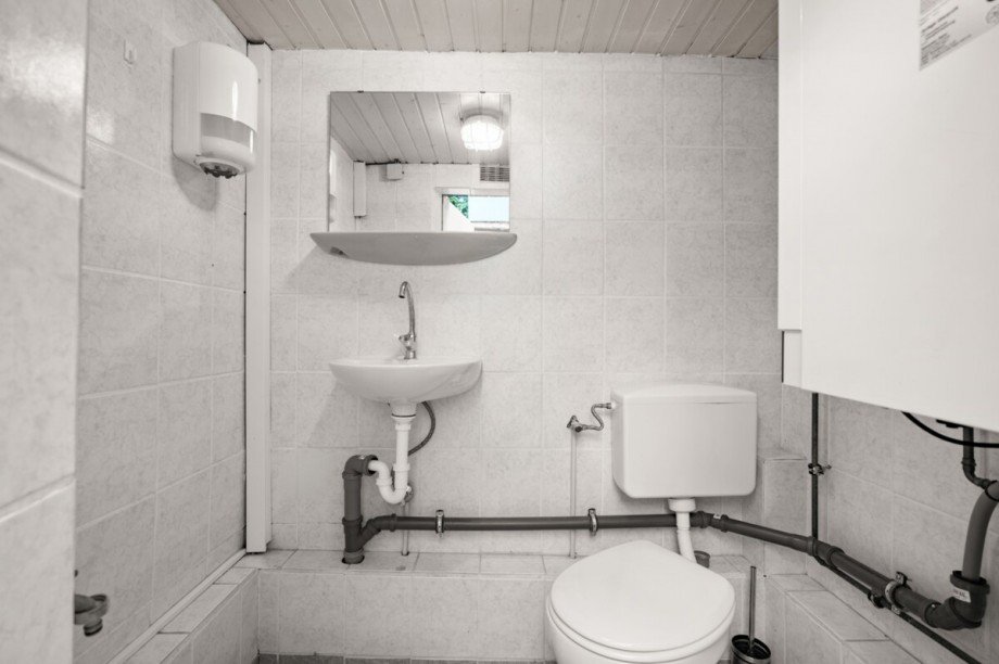WC neben Poolterrasse Einfamilienhaus Norderstedt