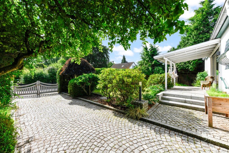 Auffahrrt Ostterrasse Einfamilienhaus Tangstedt-Wilstedt