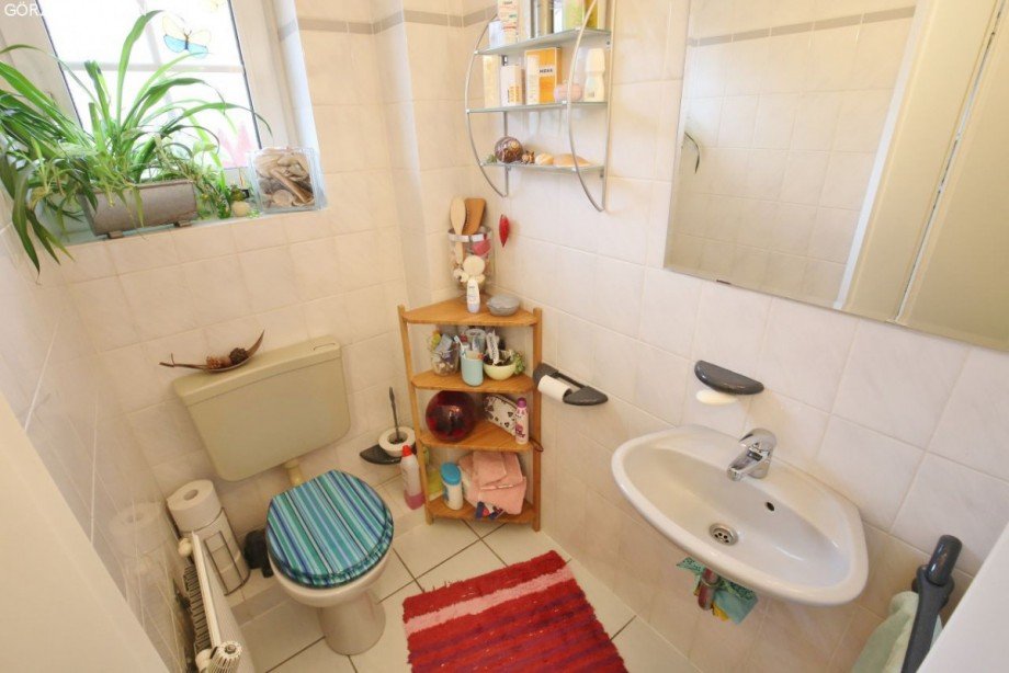 hell: G�ste-WC Reihenhaus Tornesch