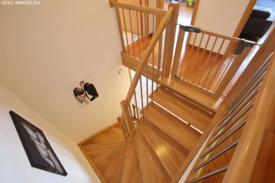 Vollholztreppe Doppelhaush�lfte Pinneberg
