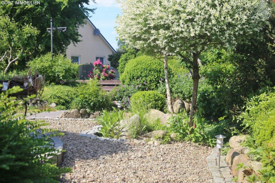 Sch�n angelegte Wege Einfamilienhaus Kaltenkirchen