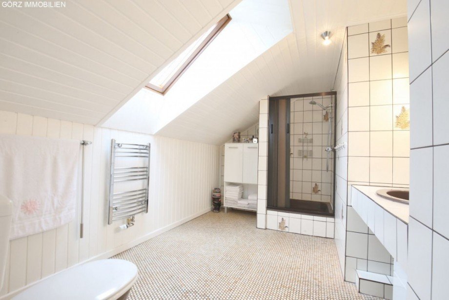 helles ger�umiges Bad im DG Einfamilienhaus Elmenhorst