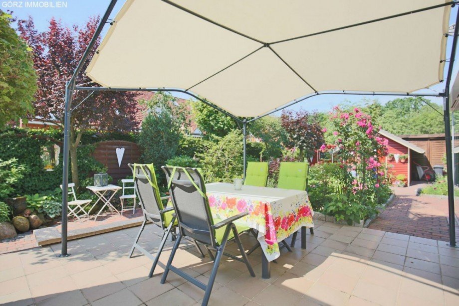 Terrasse mit Sonnensegel Einfamilienhaus Kaltenkirchen