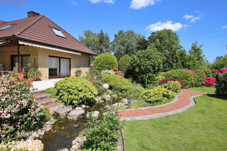 park�hnlich angelegter Garten Einfamilienhaus Kaltenkirchen