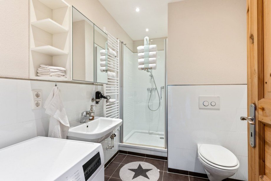 Badezimmer Mietwohnung Gastronomie und Wohnung Oering