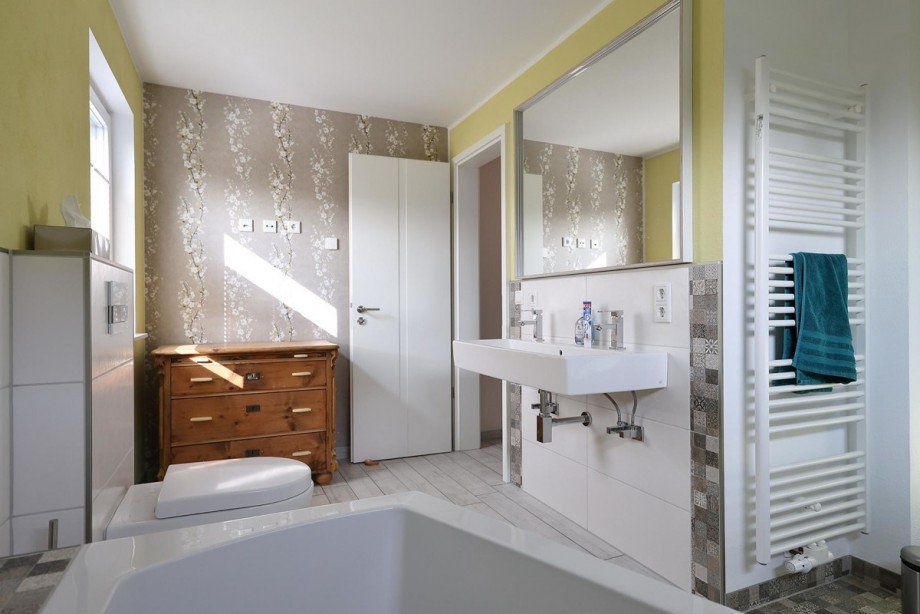 moderne Badezimmer OG Einfamilienhaus Kummerfeld