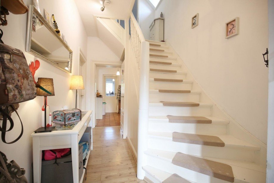 sch�ne Holztreppe! Doppelhaush�lfte Pinneberg