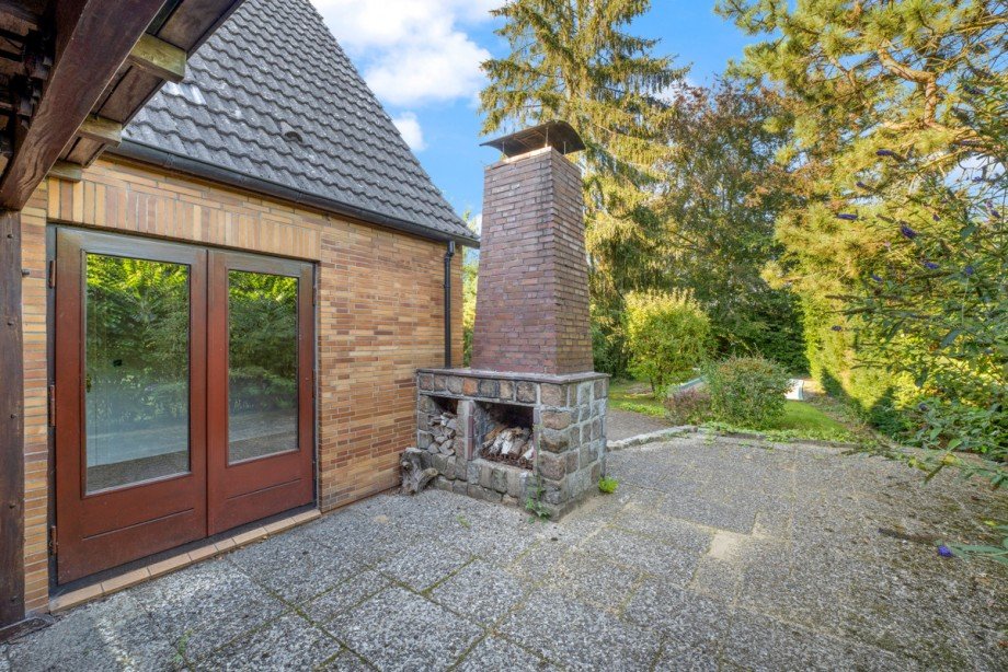 Grillkamin hintere Terrasse Einfamilienhaus Tangstedt