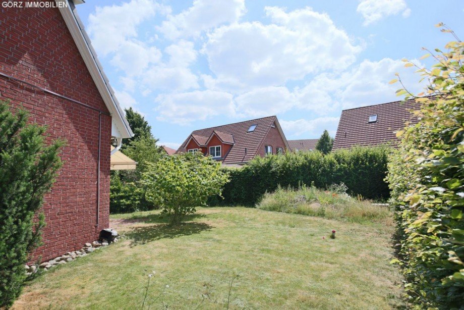 gro�er Garten Doppelhaush�lfte Kummerfeld