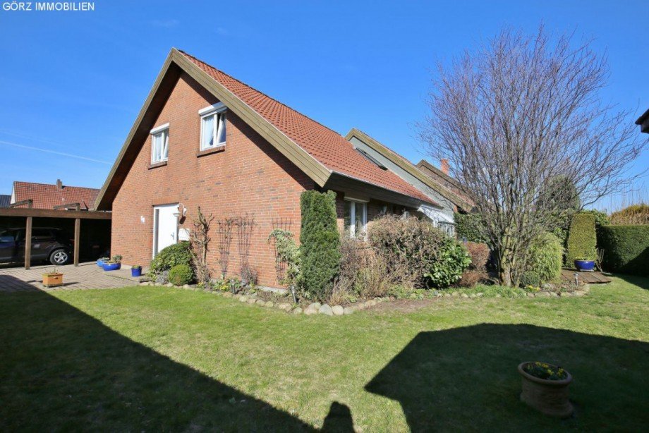Blick vom Garten auf den Eingangsbereich Reihenendhaus Barmstedt