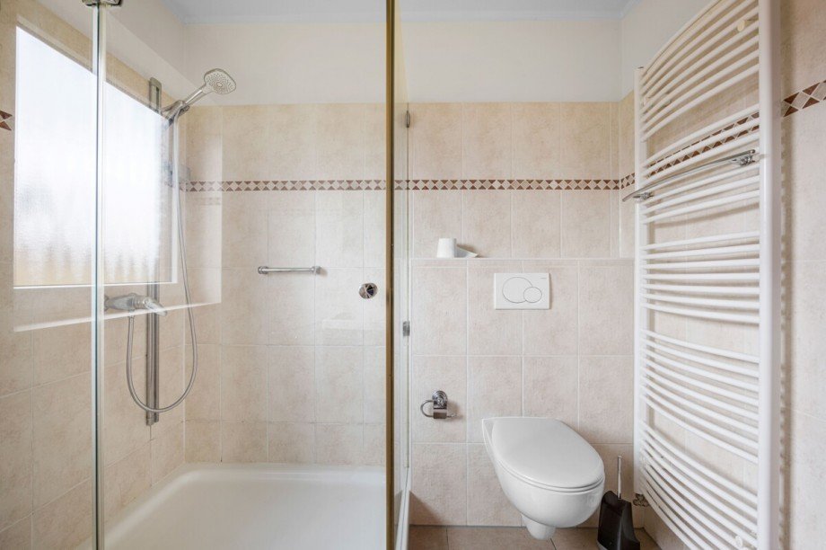 Bad mit Glasduschkabine Reihenendhaus Henstedt-Ulzburg