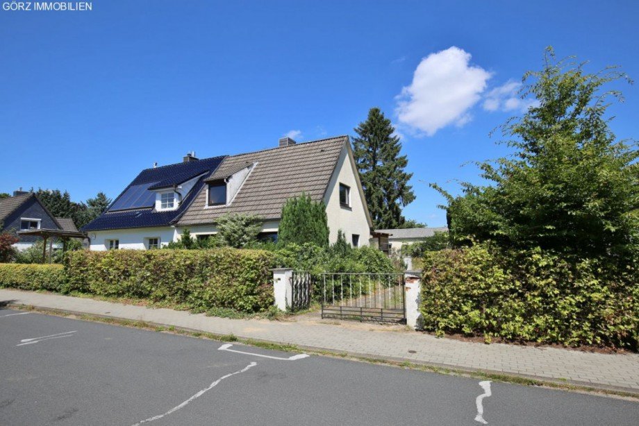 Blick von der Stra�enseite Doppelhaush�lfte Norderstedt