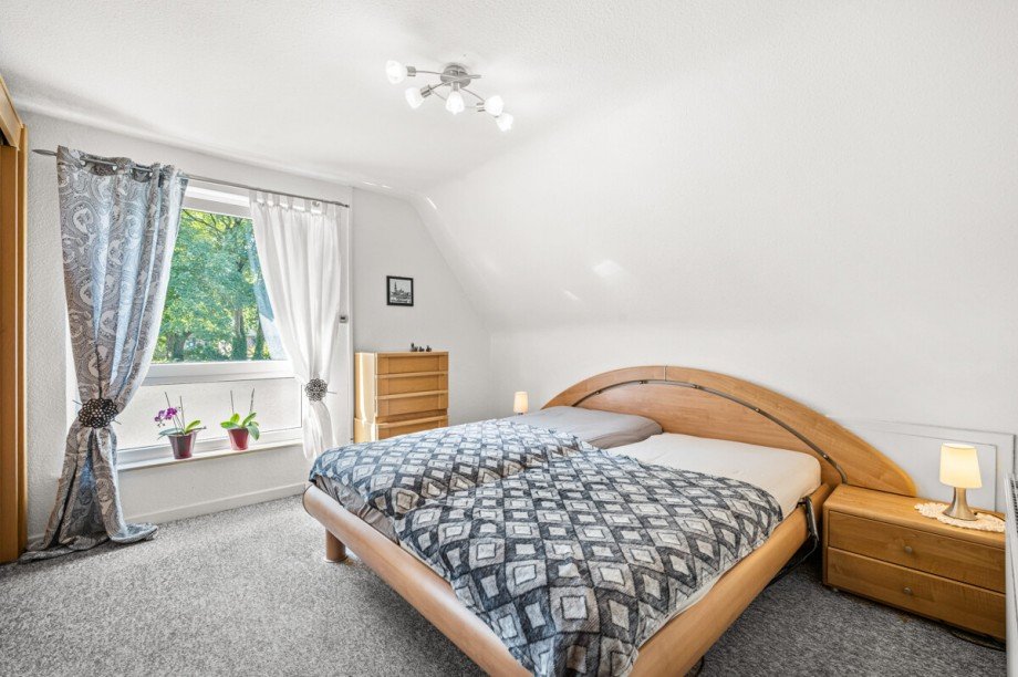 Schlafzimmer Haupthaus Zweifamilienhaus Norderstedt